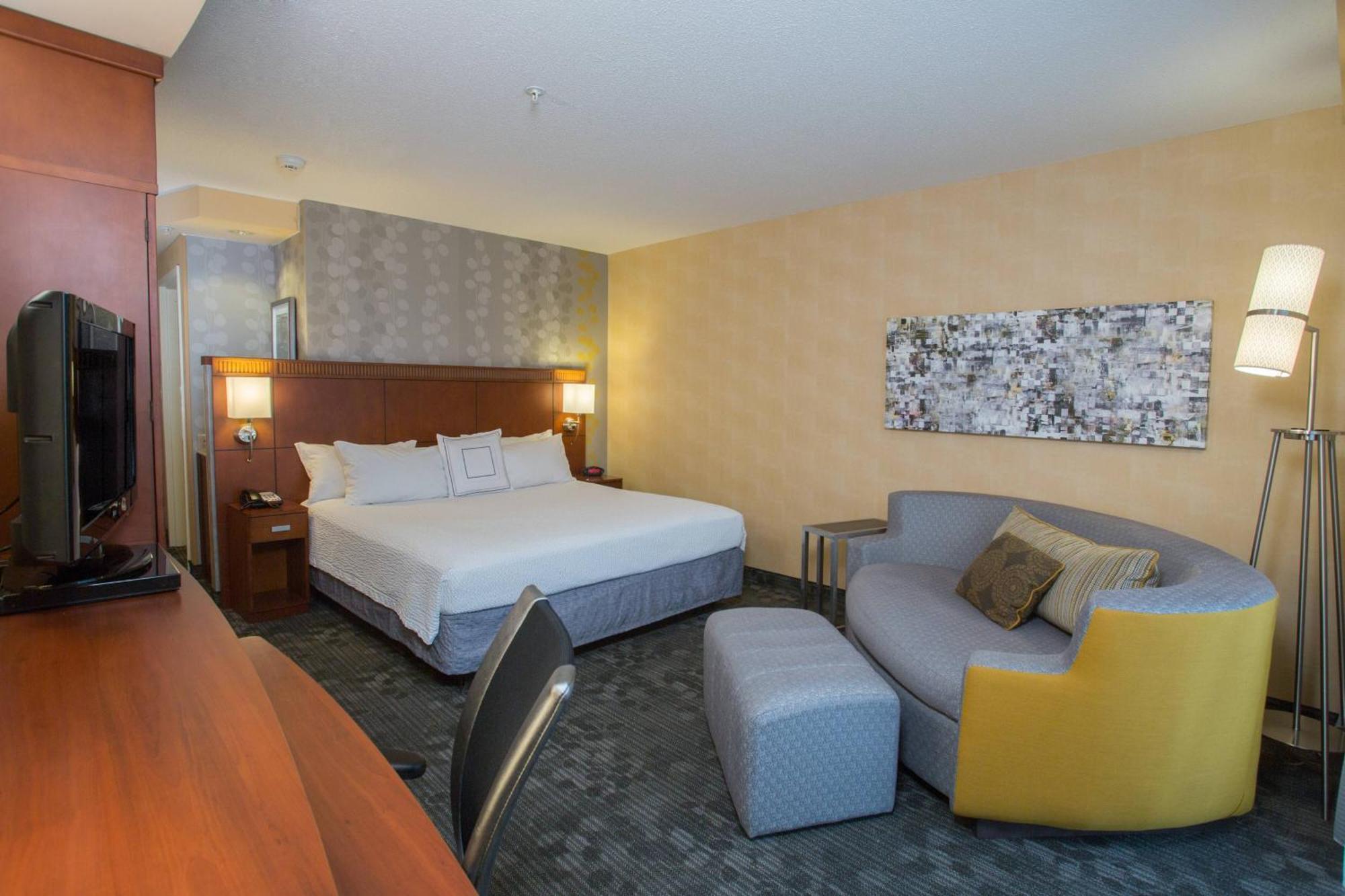 Courtyard Boston Raynham Hotel Buitenkant foto