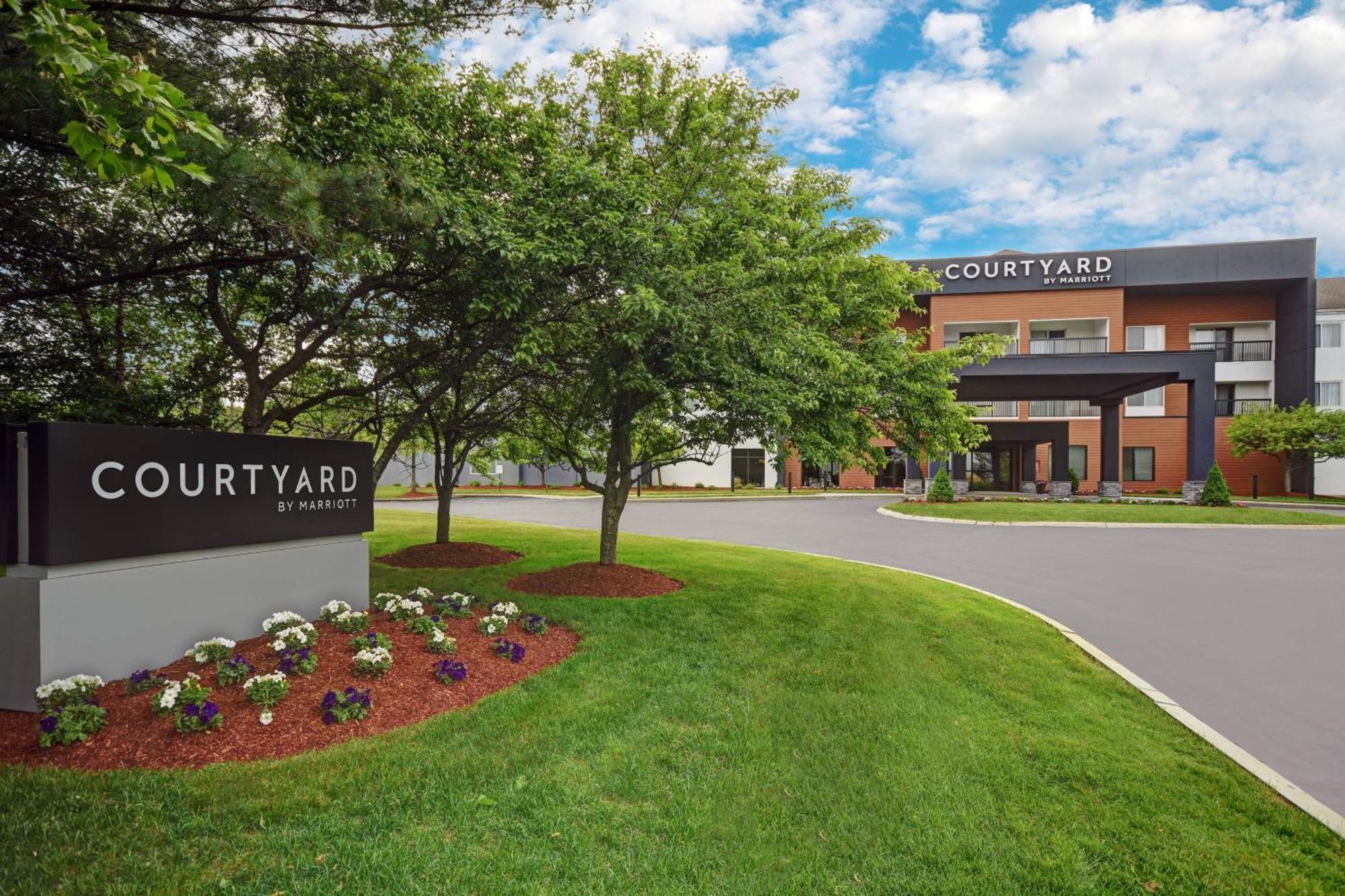 Courtyard Boston Raynham Hotel Buitenkant foto