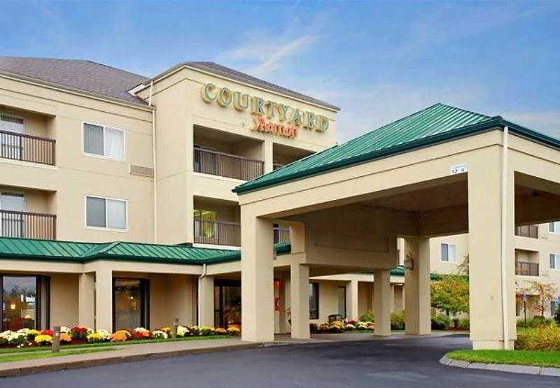 Courtyard Boston Raynham Hotel Buitenkant foto