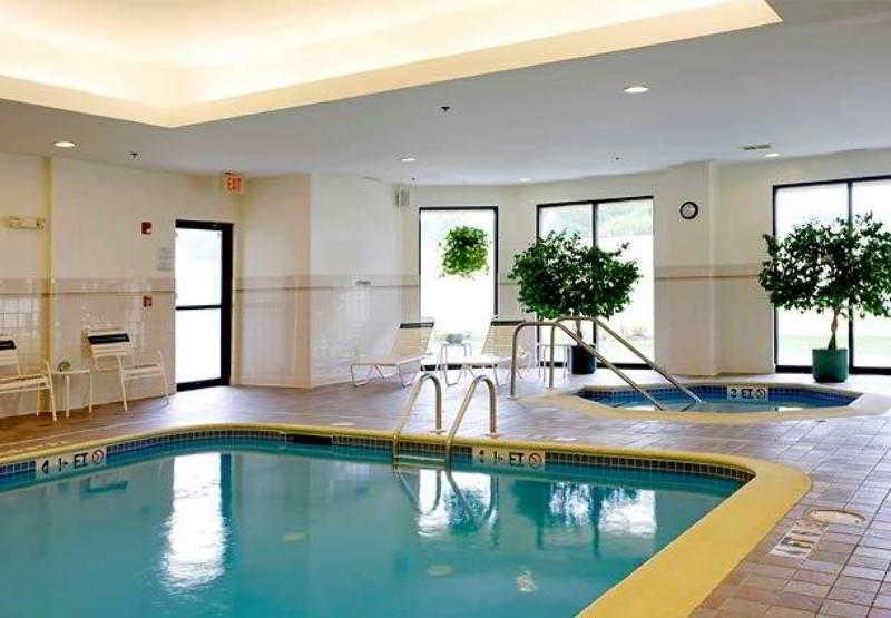 Courtyard Boston Raynham Hotel Buitenkant foto